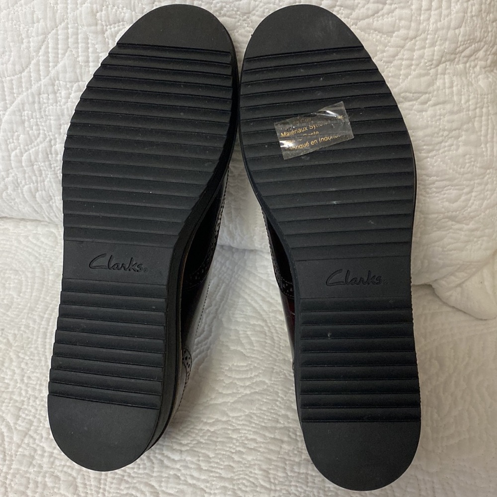 Ladies’ Oxfords by Clarks - Picture 9 of 14